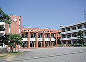 中部小学校